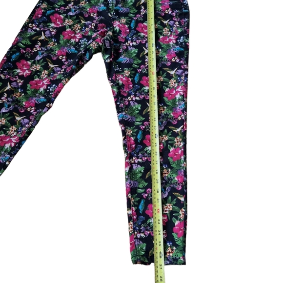 Floral Suko Jeans ๐๐ธ - Picture 3 of 8